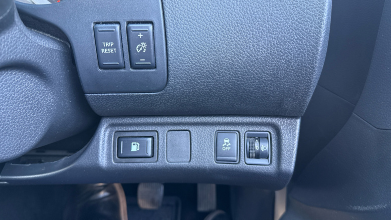 Nissan Navara Np300 Diesel Double Cab Pick Up N-Connecta 2.3dCi 190 4WD